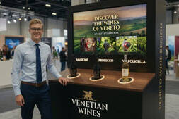 Digital Signage interattivo Lift and Learn per vini veneti: Amarone, Prosecco e Valpolicella. Soluzione Esapix per stand fieristici ed enoteche